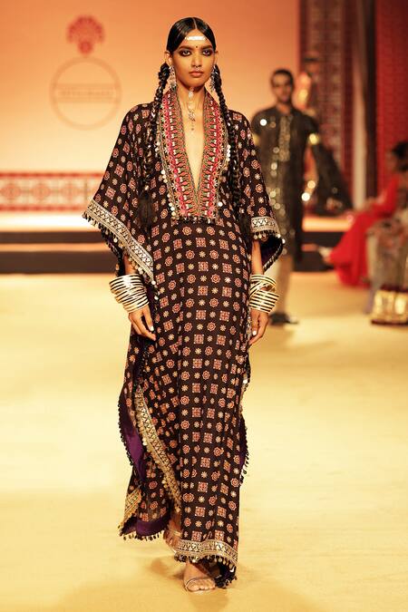 Shop Nitya Bajaj Black Cotton Hand Block Printed Ajrakh Deep V Shawl Collar Kaftan at Aza Fashions Shop_Nitya Bajaj_Black Cotton Hand Block Printed Ajrakh Deep V Shawl Collar Kaftan _at_Aza_Fashions