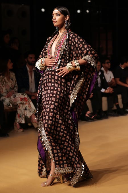 Shop Nitya Bajaj Black Cotton Hand Block Printed Ajrakh Deep V Shawl Collar Kaftan Online at Aza Fashions Shop_Nitya Bajaj_Black Cotton Hand Block Printed Ajrakh Deep V Shawl Collar Kaftan _Online_at_Aza_Fashions