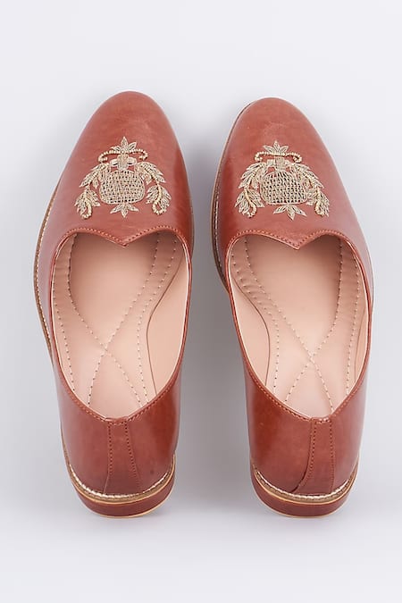 RNG Safawala Brown Zari Royal Crest Embroidered Leather Juttis 