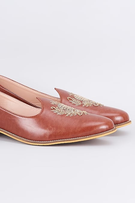 Rng Safawala_Brown Royal Crest Embroidered Leather Juttis _Online_at_Aza_Fashions
