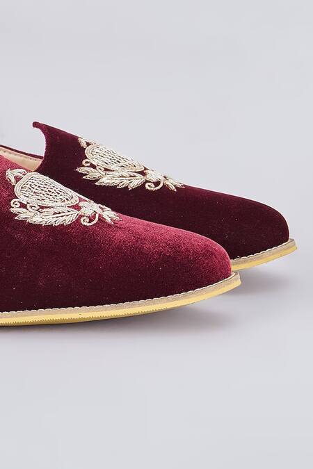 Rng Safawala Maroon Velvet Zari Embroidered Juttis Online at Aza Fashions Rng Safawala_Maroon Velvet Zari Embroidered Juttis _Online_at_Aza_Fashions
