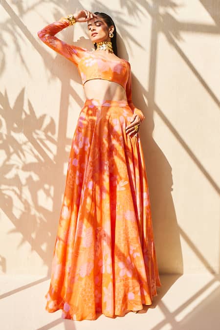 Ankita Dharman Red Lurex, Organza Embroidery V-neck Warm Haze Floral Pattern Lehenga Set Online at Aza Fashions Ankita Dharman_Red Lurex, Organza Embroidery V-neck Warm Haze Floral Pattern Lehenga Set_Online_at_Aza_Fashions