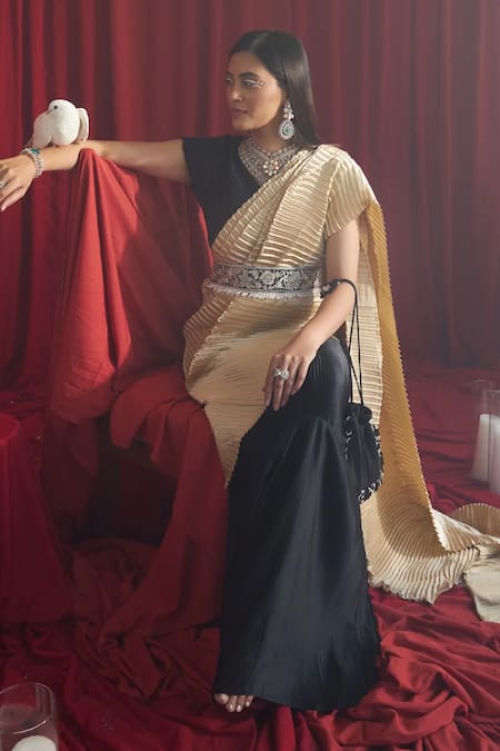 Tasuvure Indes_Beige Silk V-neck Black And Pleated Saree Set _Online_at_Aza_Fashions