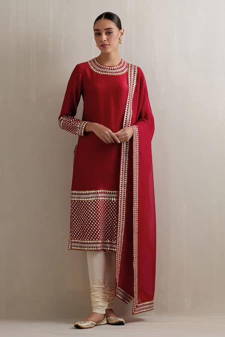 PRIYAL PRAKASH Neckline Embroidered Kurta Set 