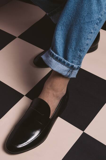 Shop Baron & Bay Black Plain Napa Leather Tapered Front Shoes Online at Aza Fashions Shop_Baron & Bay_Black Plain Napa Leather Tapered Front Shoes _Online_at_Aza_Fashions