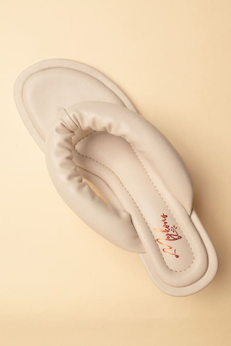 MYKONO Cream Split Toe Cushioned Insole Heels