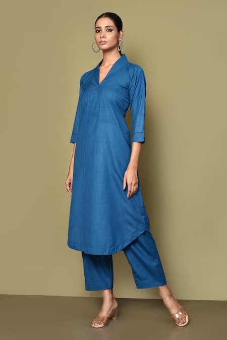 Samyukta Singhania Blue Cotton Solid Stand Collar V Curved Hem Kurta With Pant 