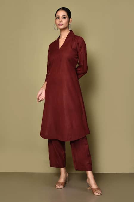 Samyukta Singhania Maroon Cotton Solid Stand Collar V Kurta With Pant 