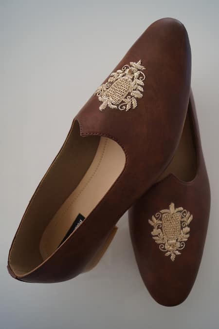 Shop Shradha Hedau Footwear Couture Brown Embroidery Otis Zardozi Placement Mojadi at Aza Fashions Shop_Shradha Hedau Footwear Couture_Brown Embroidery Otis Zardozi Placement Mojadi _at_Aza_Fashions