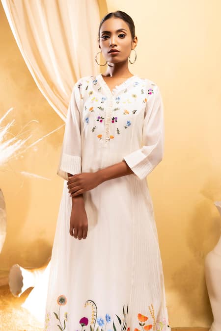 Buy The White Tree Studio Off White Kurta- Chanderi (70% Cotton And 30% Silk) Embroidered Floral V & Pant Online at Aza Fashions Buy_The White Tree Studio_Off White Kurta- Chanderi (70% Cotton And 30% Silk) Embroidered Floral V & Pant _Online_at_Aza_Fashions
