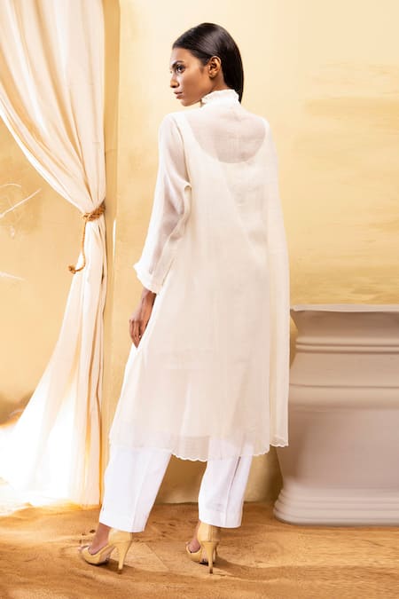 Shop The White Tree Studio Off White Kurta- Chanderi (70% Cotton And 30% Silk) Applique Flower Band Set at Aza Fashions Shop_The White Tree Studio_Off White Kurta- Chanderi (70% Cotton And 30% Silk) Applique Flower Band Set _at_Aza_Fashions