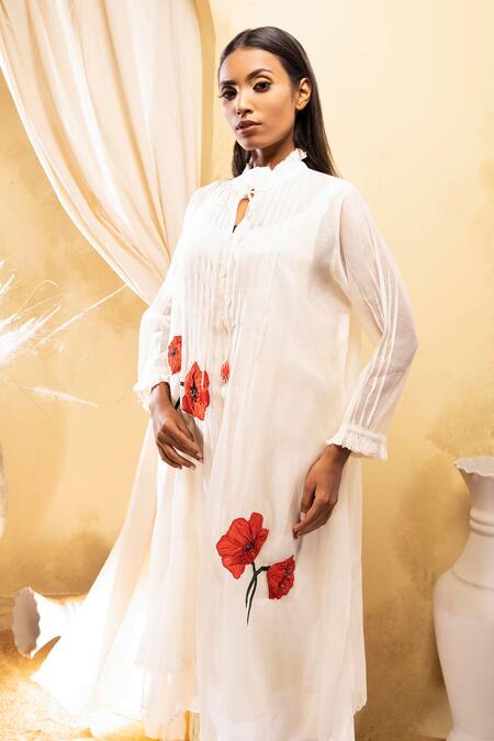 The White Tree Studio Off White Kurta- Chanderi (70% Cotton And 30% Silk) Applique Flower Band Set Online at Aza Fashions The White Tree Studio_Off White Kurta- Chanderi (70% Cotton And 30% Silk) Applique Flower Band Set _Online_at_Aza_Fashions