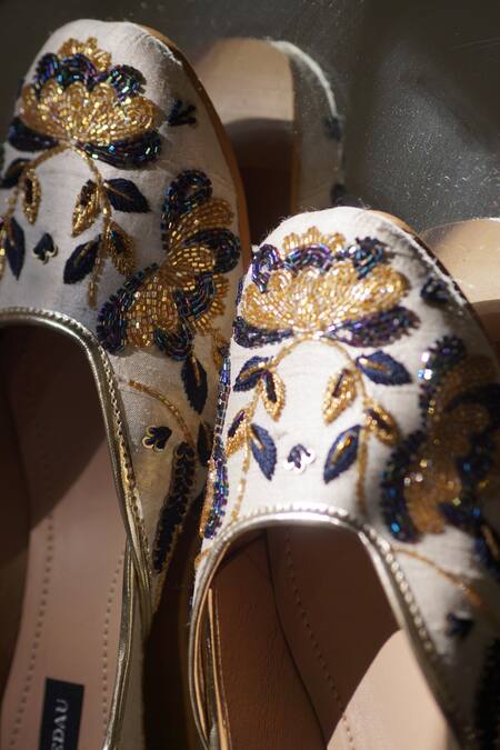 Buy_Shradha Hedau Footwear Couture_Beige Embroidery Blake Juttis _Online_at_Aza_Fashions