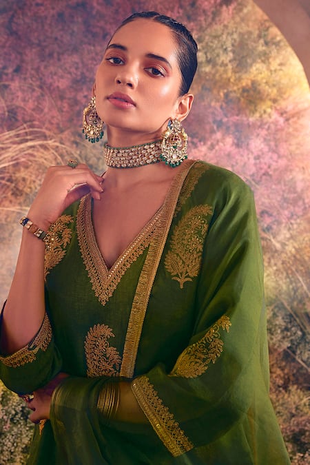 Buy Charu Makkar Green Linen, Silk, Organza Embroidery V-neck Paisley Kurta Set With Dupatta Online at Aza Fashions Buy_Charu Makkar_Green Linen, Silk, Organza Embroidery V-neck Paisley Kurta Set With Dupatta _Online_at_Aza_Fashions