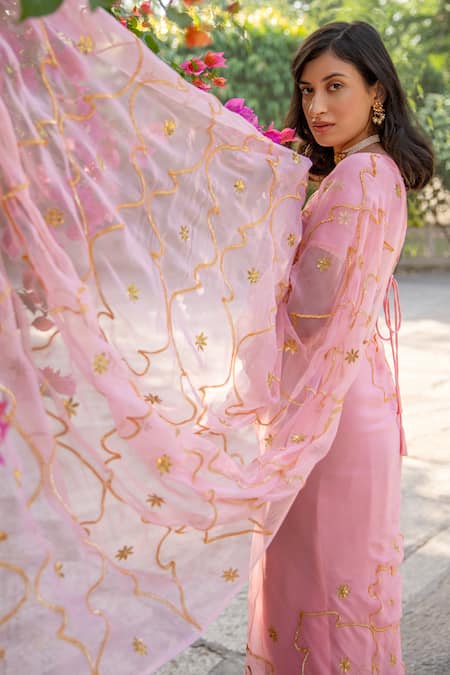Shop_Geroo Jaipur_Pink Chiffon, Crepe Embroidery Gota Saree With Unstitched Blouse Piece _Online_at_Aza_Fashions