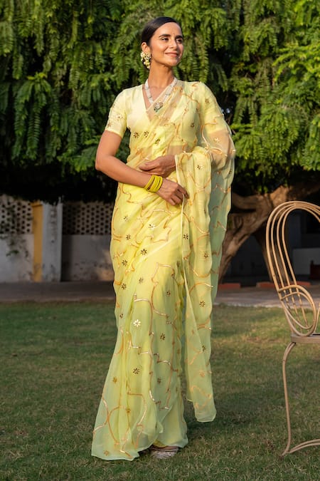 Actress Kiara Advani Lime Green Thread Embroidery Work Saree