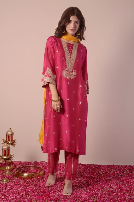 Shop_Surabhi Arya_Magenta Bamboo, Silk Sequins, Zari, Gota Patti, Tassels Round Work Kurta Set _Online_at_Aza_Fashions