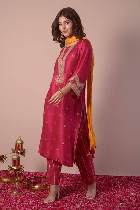 Surabhi Arya_Magenta Bamboo, Silk Sequins, Zari, Gota Patti, Tassels Round Work Kurta Set _at_Aza_Fashions