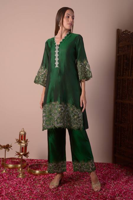 Surabhi Arya_Emerald Green Silk Embroidery V-neck Border Kurta And Palazzo Set _Online_at_Aza_Fashions