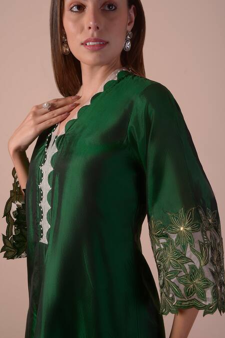 Surabhi Arya_Emerald Green Silk Embroidery V-neck Border Kurta And Palazzo Set _at_Aza_Fashions