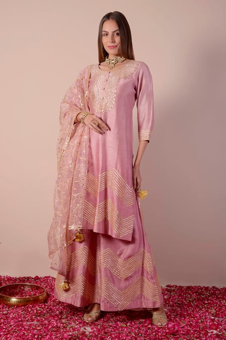Surabhi Arya_Pink Bamboo, Organza Embroidery, Gota Patti Round Neck Ombre Kurta Set _Online_at_Aza_Fashions