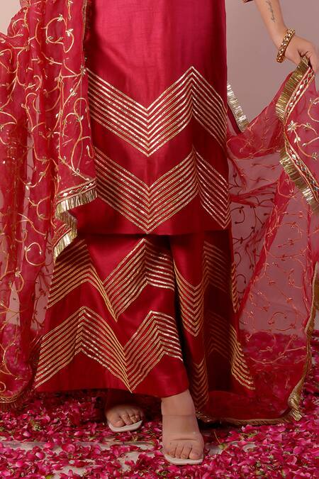 Buy_Surabhi Arya_Red Bamboo, Organza Embroidery, Gota Patti Round Neck Work Kurta Set _Online_at_Aza_Fashions