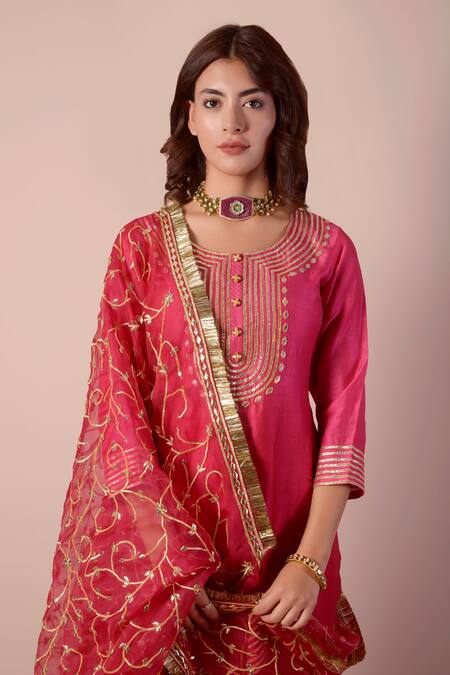 Buy_Surabhi Arya_Red Bamboo, Organza Embroidery, Gota Patti Round Neck Work Kurta Set 