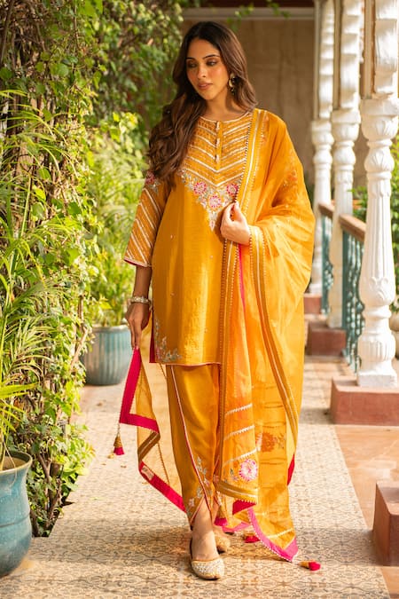 Ajiesh Oberoi Yellow Silk Embroidered Thread Roop Cutdana Embellished Kurta Dhoti Pant Set 