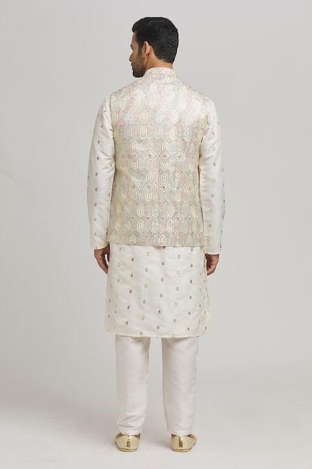 Aham-Vayam Honeycomb Embroidered Bundi Kurta Set 