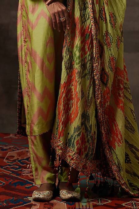 Buy_Saundh_Green Silk Cut Work, Beads Round Neck Hema Geometric Print Kurta Set_Online_at_Aza_Fashions
