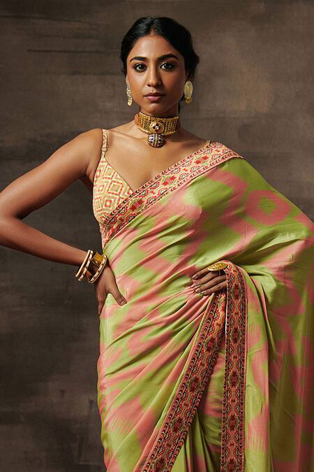 Saundh_Green Natural Crepe Printed Chevron Amara Saree With Unstitched Blouse Piece_Online_at_Aza_Fashions