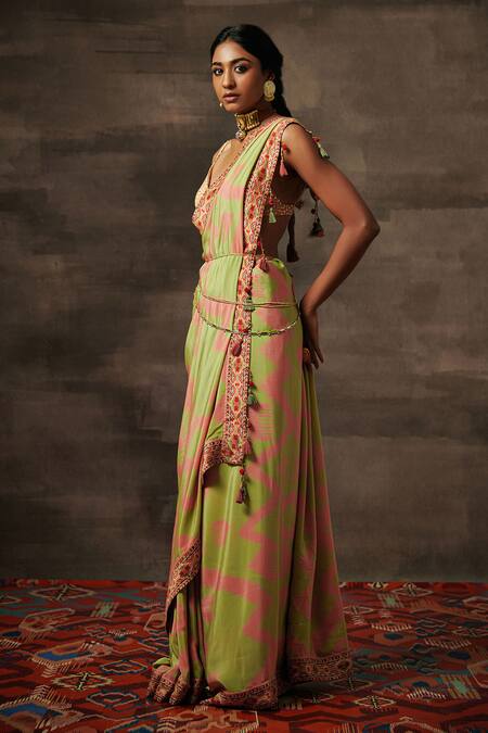 Shop_Saundh_Green Natural Crepe Printed Chevron Amara Saree With Unstitched Blouse Piece_Online_at_Aza_Fashions