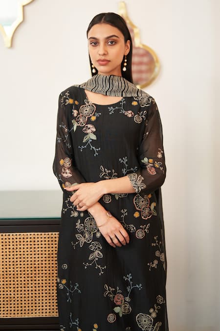 Vaayu_Black Muslin, Cotton Embroidery, Tassels Round Neck Thread Kurta Set _at_Aza_Fashions