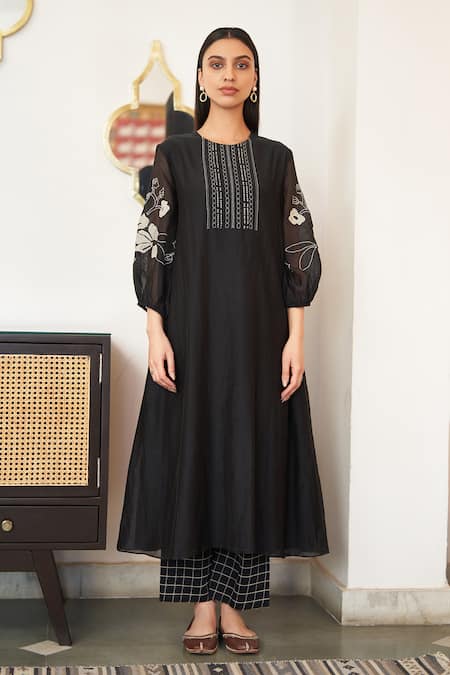 Vaayu_Black Muslin, Cotton Embroidery Round Neck Thread Yoke Kurta And Pant Set _Online_at_Aza_Fashions