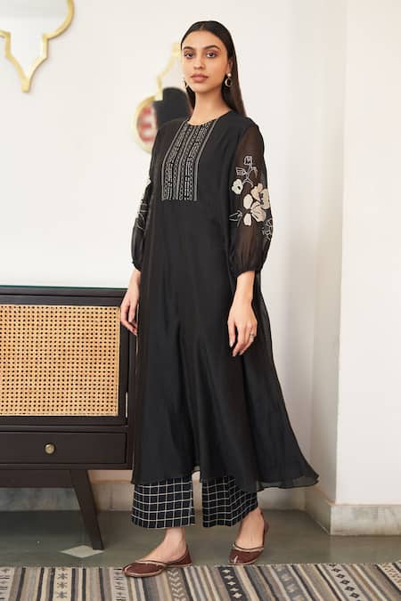 Buy_Vaayu_Black Muslin, Cotton Embroidery Round Neck Thread Yoke Kurta And Pant Set _Online_at_Aza_Fashions