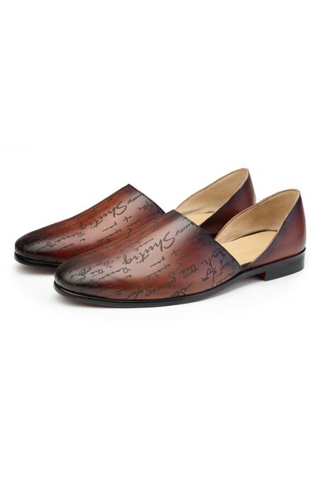 Shutiq Brown Atrio Sheraz Calligraphy Embossed Sandal Online at Aza Fashions Shutiq_Brown Atrio Sheraz Calligraphy Embossed Sandal _Online_at_Aza_Fashions