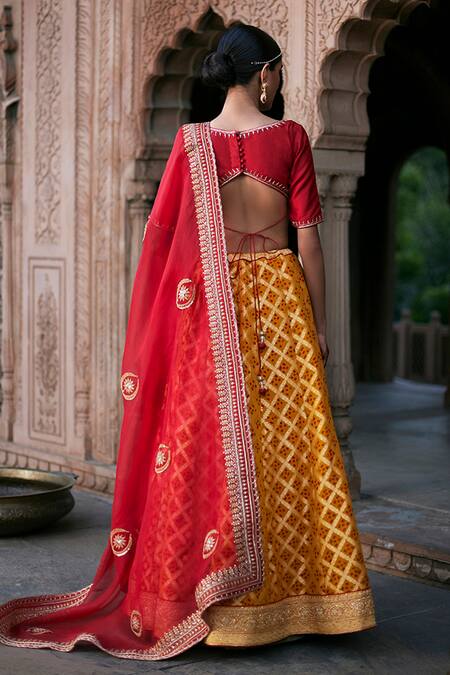 Red Embroidered Silk Blend Lehenga Cholis With Blouse Piece, सिल्क लहंगा -  Simsim, New Delhi | ID: 2852429430497