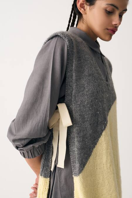 Buy_Three_Grey Vest 110% Wool Hand Knitted Vest V Neck Color Block Trouser Set_Online_at_Aza_Fashions