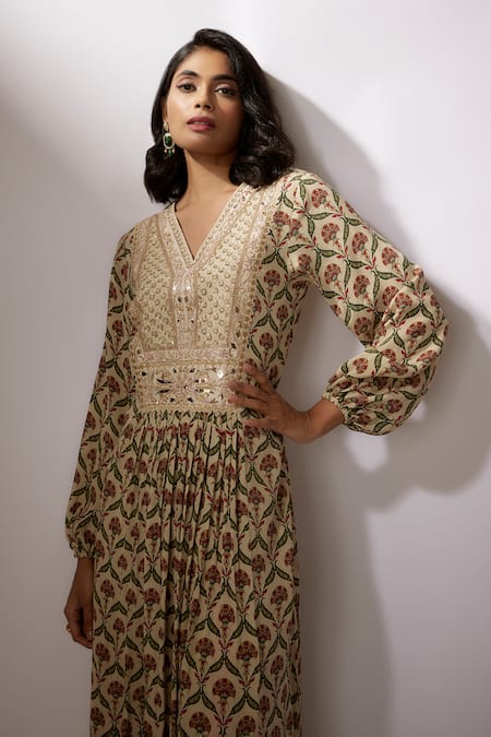 Nadima Saqib_Beige Crepe Embroidery V-neck Printed Kurta And Pant Set _at_Aza_Fashions
