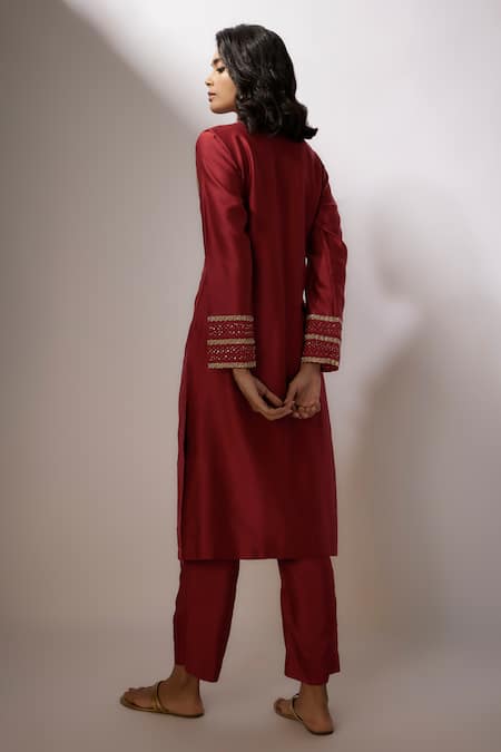 Shop Nadima Saqib Maroon Chanderi, Georgette Embroidery V-neck Floral Straight Kurta Pant Set at Aza Fashions Shop_Nadima Saqib_Maroon Chanderi, Georgette Embroidery V-neck Floral Straight Kurta Pant Set _at_Aza_Fashions