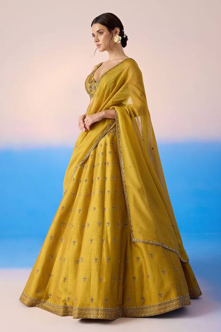 Buy Mirroir Yellow Organza, Viscose Sequins, Crystals Floral Butti Embroidered Lehenga Set Online at Aza Fashions Buy_Mirroir_Yellow Organza, Viscose Sequins, Crystals Floral Butti Embroidered Lehenga Set _Online_at_Aza_Fashions