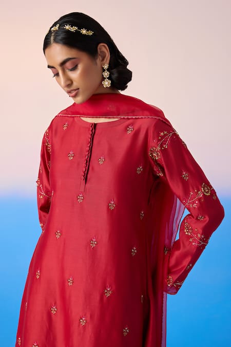 Shop Mirroir Red Organza, Chanderi, Viscose Sequins, Floral Thread Kurta Sharara Set Online at Aza Fashions Shop_Mirroir_Red Organza, Chanderi, Viscose Sequins, Floral Thread Kurta Sharara Set _Online_at_Aza_Fashions