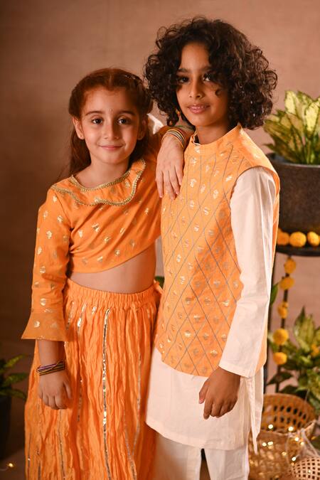 Buy_Mini Trails_Peach Silk, , Satin Embroidery Floral Kurta Set _Online_at_Aza_Fashions