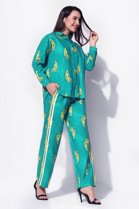 Shop_16stitches_Green Egyptian Cotton Leopard Shirt Collar Jwala Pattern With Pant_Online_at_Aza_Fashions