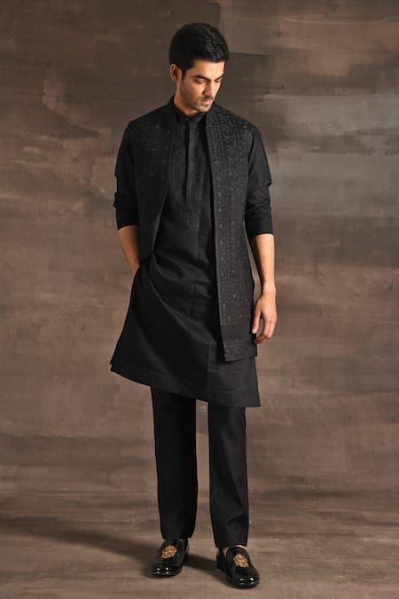 Page 18 | Men's Black Kurta Pajama: Buy Latest Men's Ethnic Wear Online |  Utsav Fashion