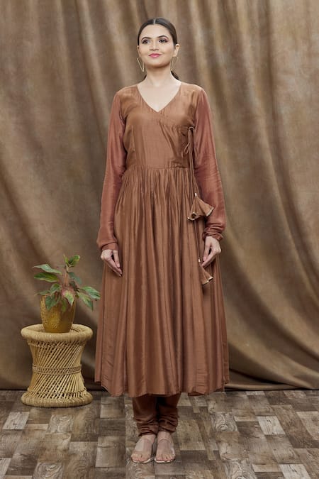 Samyukta Singhania_Brown Muslin, Maheshwari V-neck Wrap Flared Anarkali Set _Online_at_Aza_Fashions