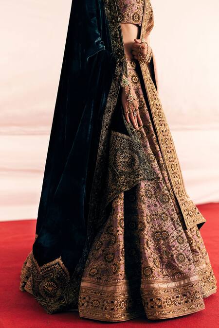 Mimamsaa Black Zari Harkiran Floral Embroidered Shawl Online at Aza Fashions Mimamsaa_Black Zari Harkiran Floral Embroidered Shawl _Online_at_Aza_Fashions