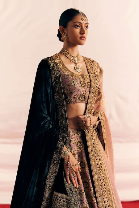 Shop Mimamsaa Black Zari Harkiran Floral Embroidered Shawl at Aza Fashions Shop_Mimamsaa_Black Zari Harkiran Floral Embroidered Shawl _at_Aza_Fashions