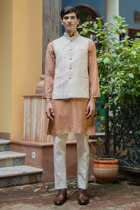Buy_Tajiri_Peach Bundi- Linen Embroidered Floral And Kurta Set _Online_at_Aza_Fashions