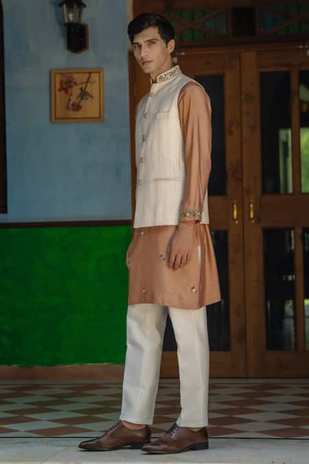 Shop_Tajiri_Peach Bundi- Linen Embroidered Floral And Kurta Set _Online_at_Aza_Fashions